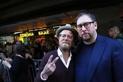 Wallu Valpio kovasti vanhettuneena ja Paavo Arhinmäki kovasti pulskistuneena.jpg