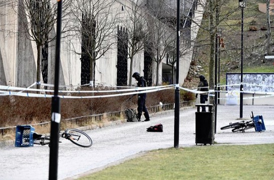 Uhrien polkupyörät jäivät räjähdyspaikalle Tukholman länsipuolella sijaitsevassa Huddingessa. Räjähdys surmasi miehen ja haavoitti hänen vaimoaan. EPA / AOP