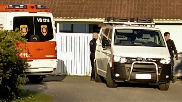 Talon pihalla oli illalla Varsinais-Suomen pelastuslaitoksen yksikkö sekä joukko rikostutkijoita ILTALEHTI LUKIJAN KUVA