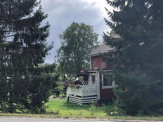 Omakotitalo kärsi vaurioita tulipalossa. IL LUKIJAN KUVA