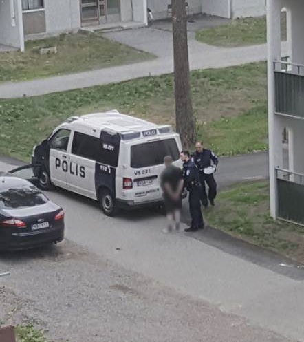 Turun Sanomien lukija kuvasi Raision surman jälkeen käynnissä ollutta poliisioperaatiota juhannussunnuntaina.
