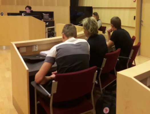 Salametsästysoikeudenkäynti Pohjanmaan käräjäoikeudessa. Syytetyt myönsivät pääosin teot oikeudessa.Joni Kyheröinen / Yle
