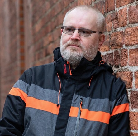 Jari Lindströmin ura Voikkaan tehtaassa kesti 22 vuotta, nyt hän on taas vailla työtä.Juha Kivioja / Yle