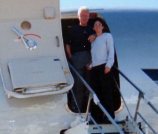 Bill Clinton ja Ghislaine Maxwell lentokoneen %22Lolita Express%22 -kyydissä.jpg