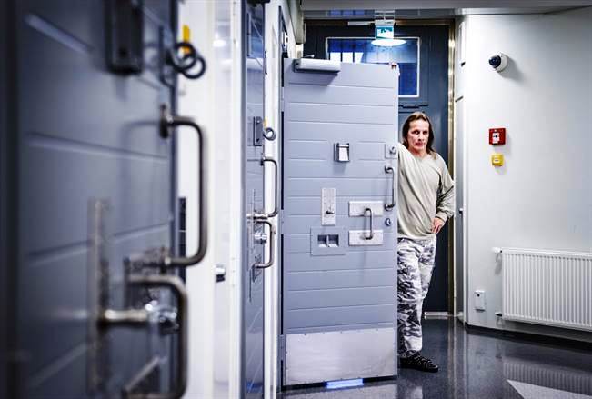 Turun Saramäen vankilassa elinkautista vankeustuomiota suorittava Pasi Räty on kotoisin Lieksasta. Räty on tuomittu kaksi kertaa murhasta, istunut siksi lähes koko aikuiselämänsä vankilassa.