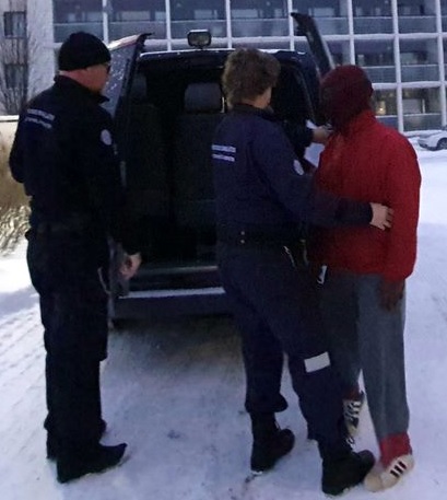 Syytetty saapui oikeuteen. ALEKSANTERI PIKKARAINEN